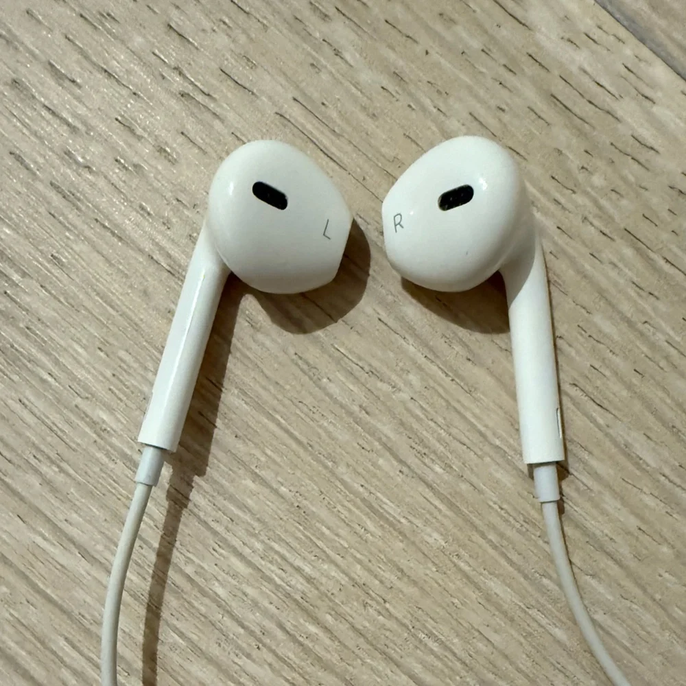 Apple Wired EarPods with Lightning Connector
